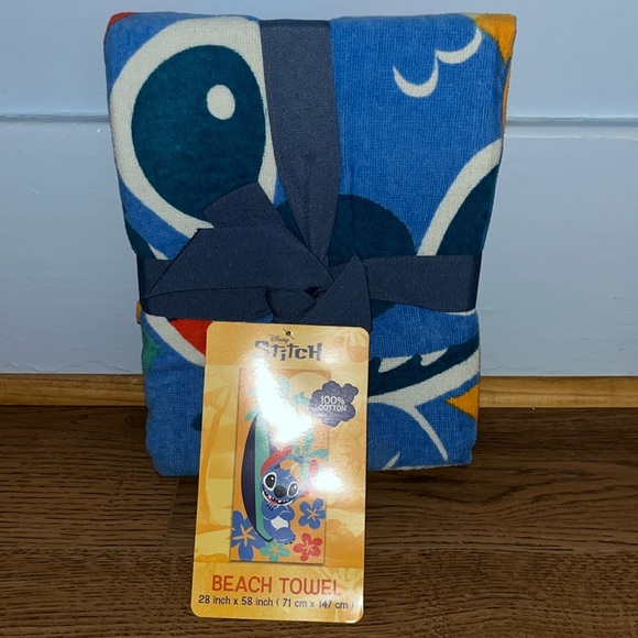 NWT Stitch Beach Towel - Picture 1 of 5